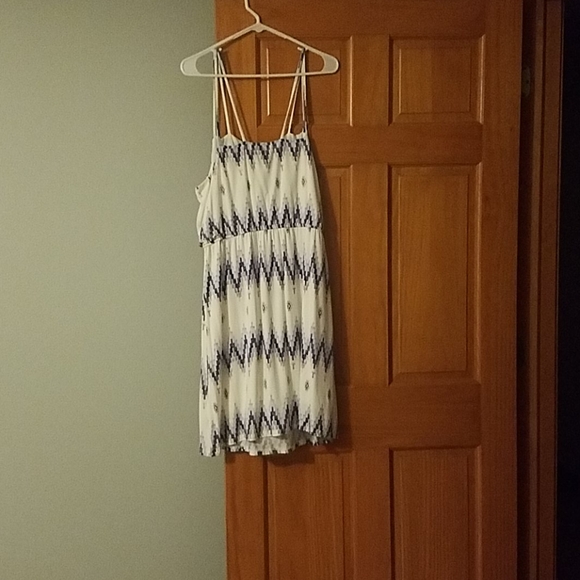 Dress - Picture 4 of 4